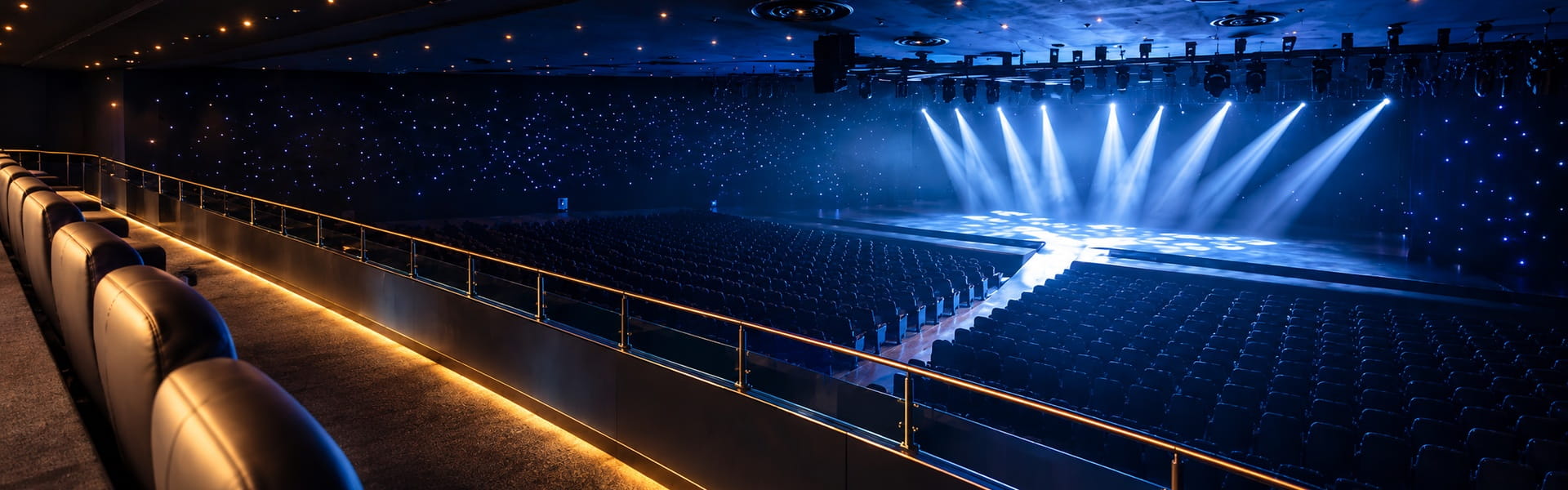 Sala de congresos con iluminación