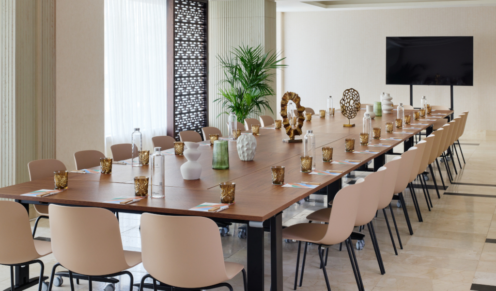 Sala de reuniones con mobiliario