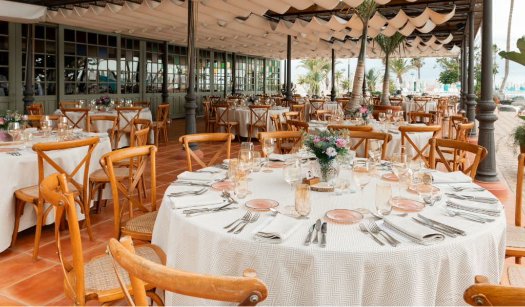 Mesas con preparacion para eventos