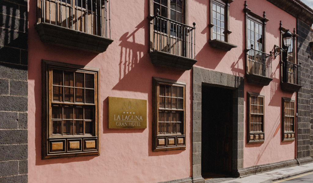 Fachada del hotel