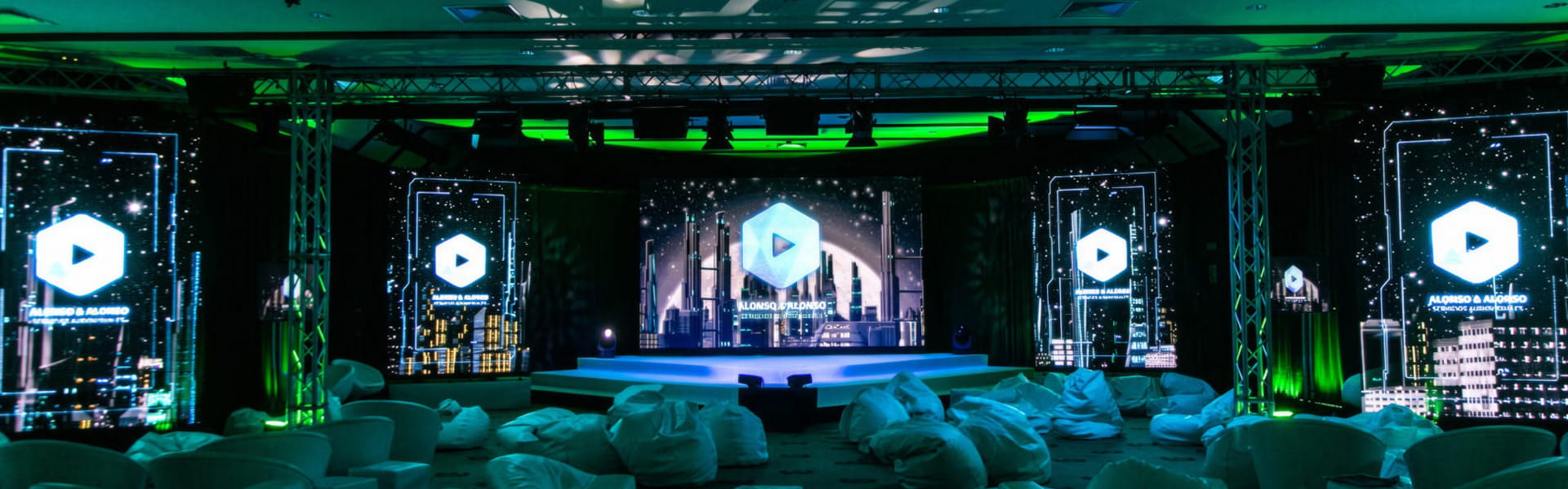 Escenario con pantallas