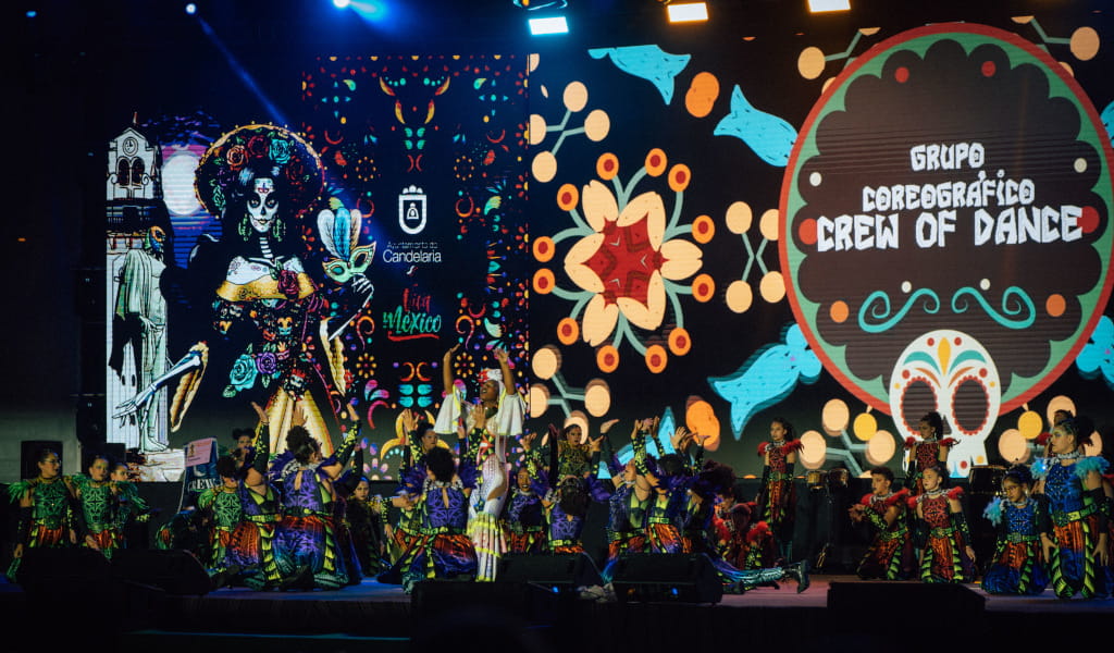 Grupo coreográfico Crew of Dance en actuación en Candelaria, Tenerife.