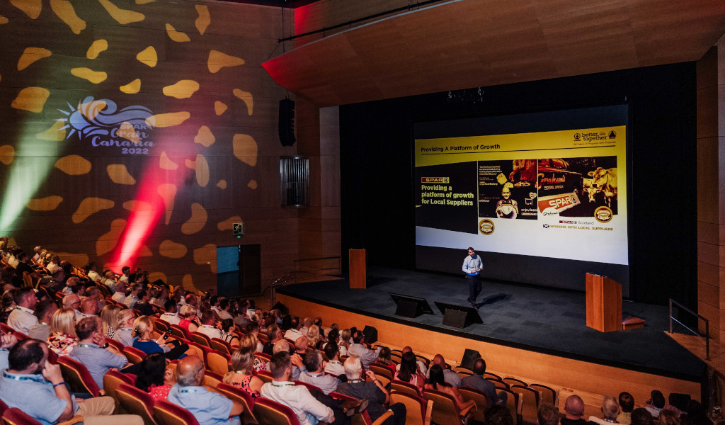 Presentación en conferencia Canarias 2022 en auditorio de Tenerife.