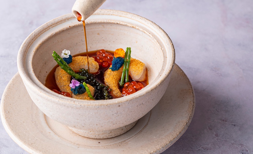 Cuenco con alta cocina muy bien presentado