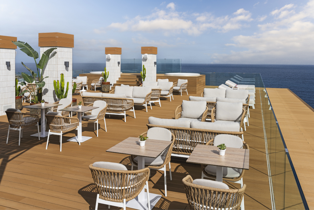 Terraza con mesas y sillas frente al mar en Santa Cruz de Tenerife.