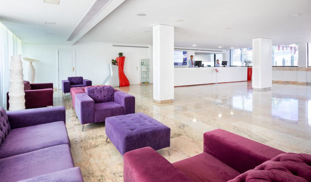 Alexandre Hotel La Siesta Recepción
