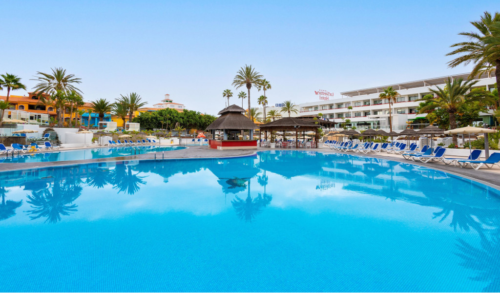 Alexandre Hotel La Siesta Piscina