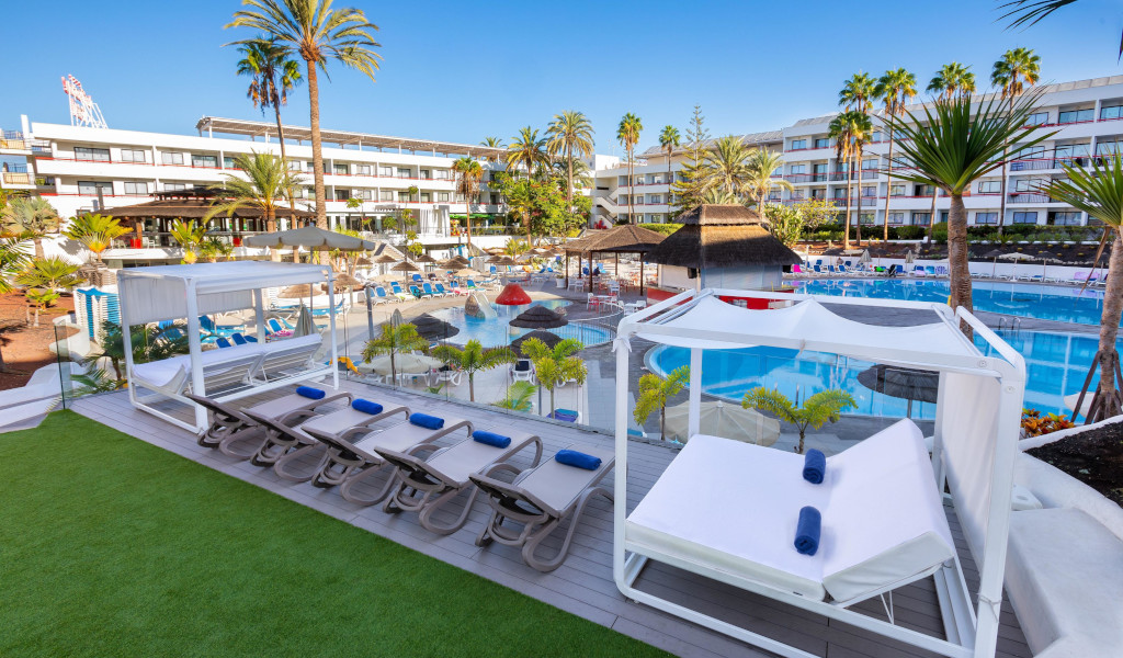 Alexandre Hotel La Siesta Camas balinesas