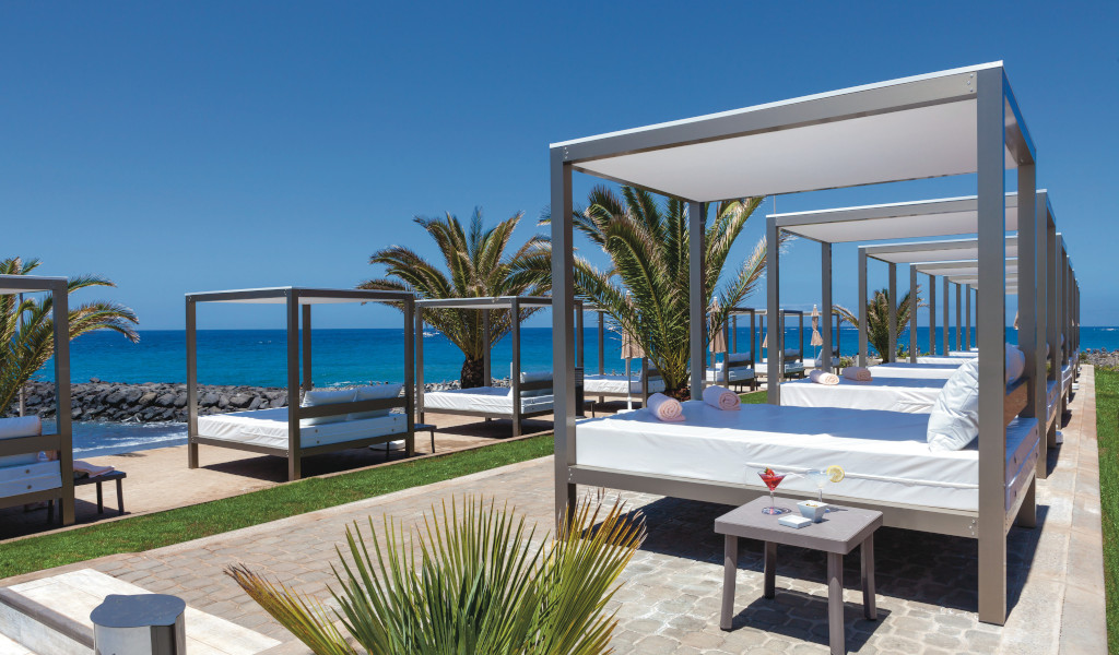 Hotel Riu Palace Camas balinesas