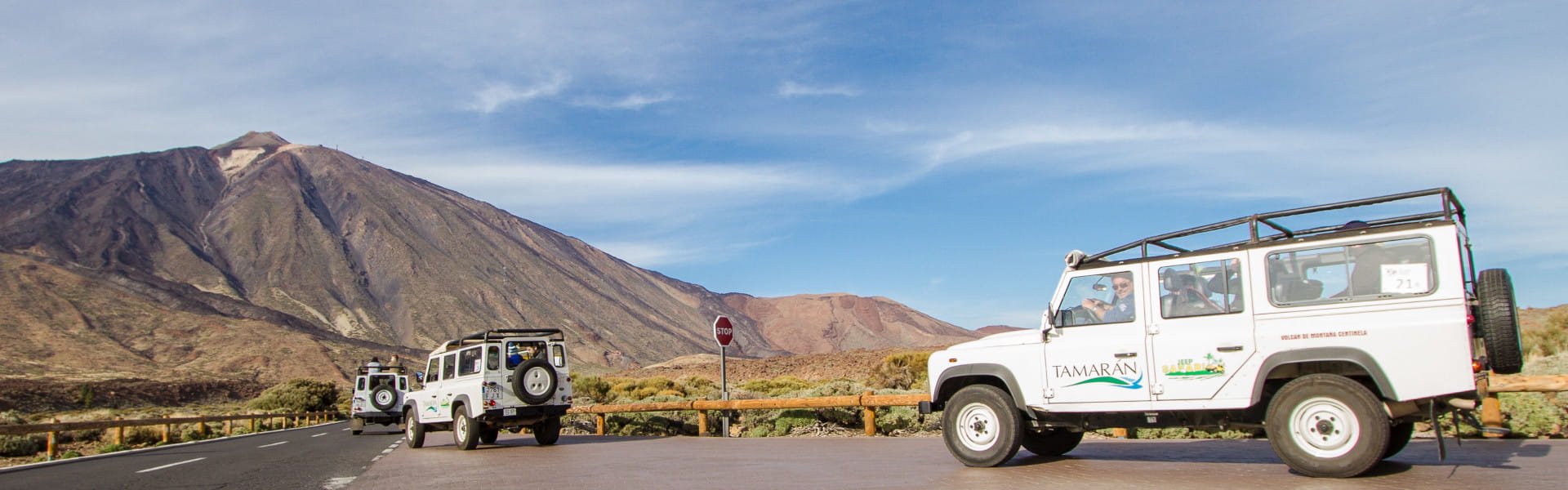 Jeeps con Teide de fondo
