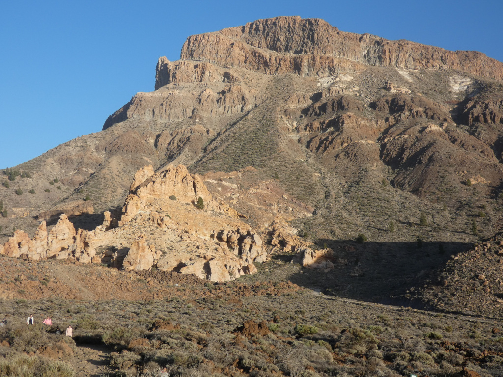 Montañas rocosas del Parque Nacional del Teide en Tenerife.