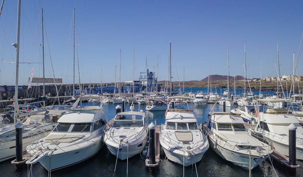 Marina del Sur Tenerife Embarcadero con yates