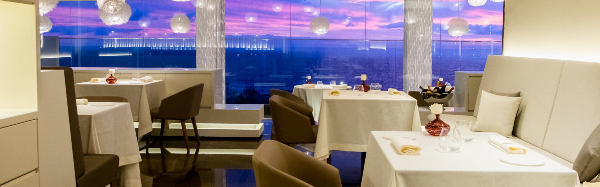 Comedor con vistas al mar