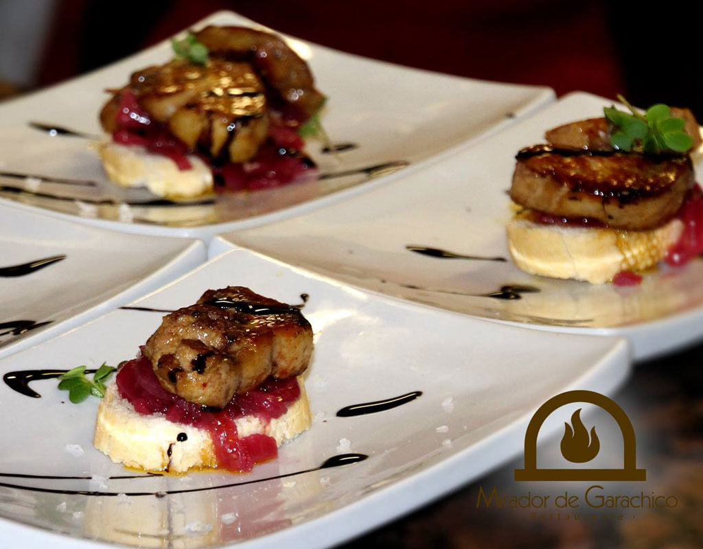 Pequeños platos con foie gras y cebolla caramelizada en Mirador de Garachico.