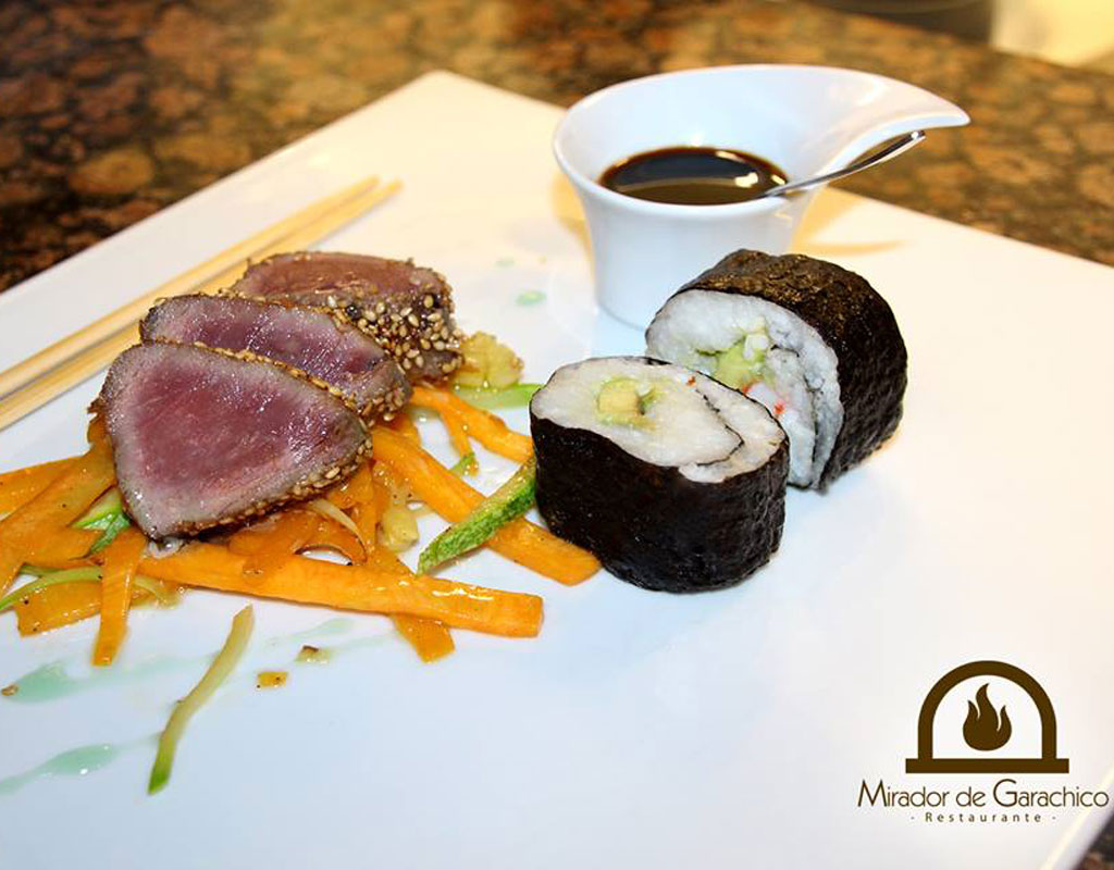 Sushi y atún con salsa en Restaurante Mirador de Garachico, Tenerife.