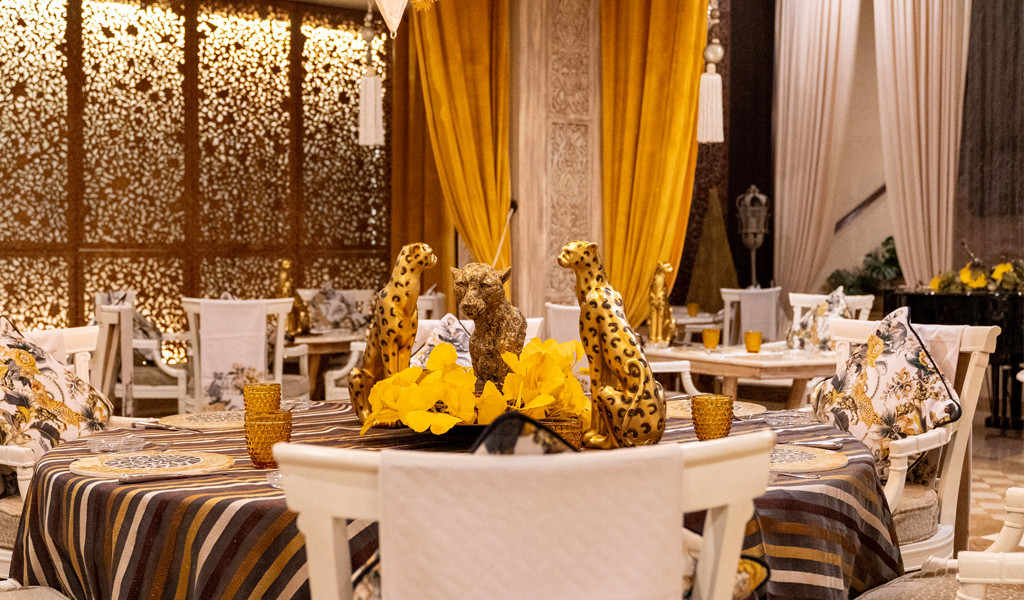 Restaurante Jardín Mesa con decoración centro