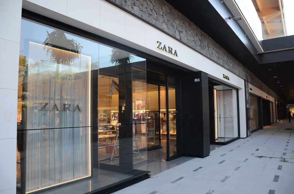 Tienda Zara en centro comercial de Tenerife.