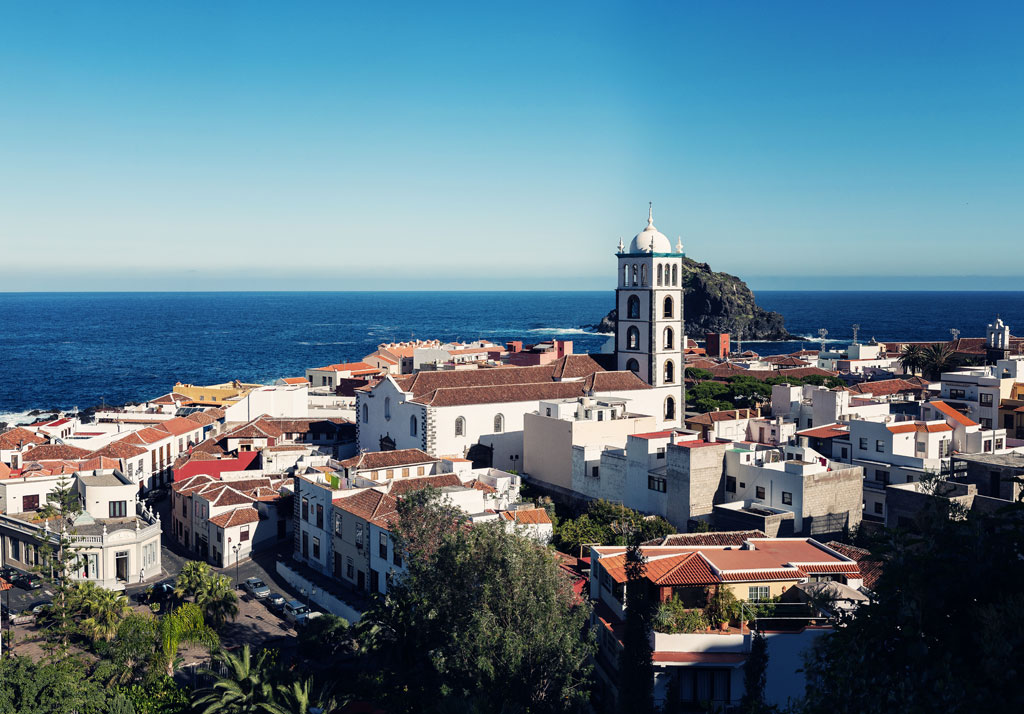 Vista del casco urbano de Garachico en Tenerife, con el mar de fondo.