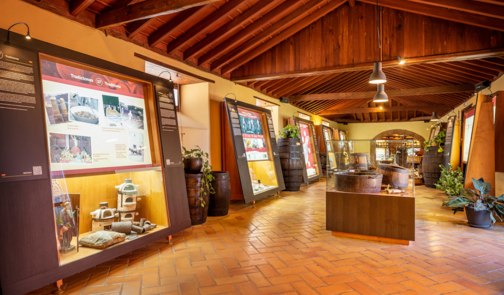 Exhibiciones de tradiciones locales en el museo de La Orotava, Tenerife.