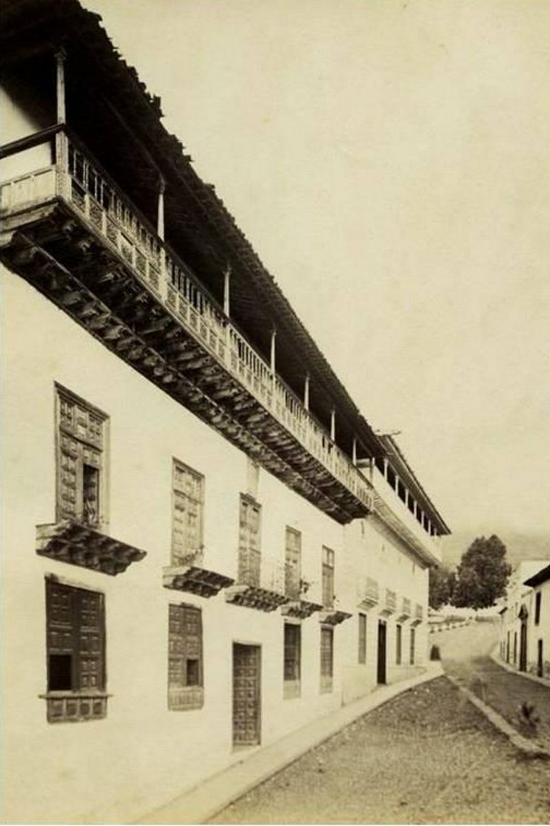 Calle con casas antiguas en La Orotava, Tenerife.