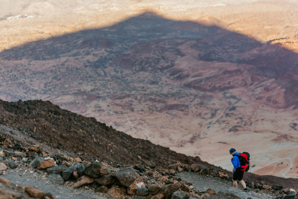 parque-nacional-teide-03-senderismo-ascenso-cumbre-sombra.jpg