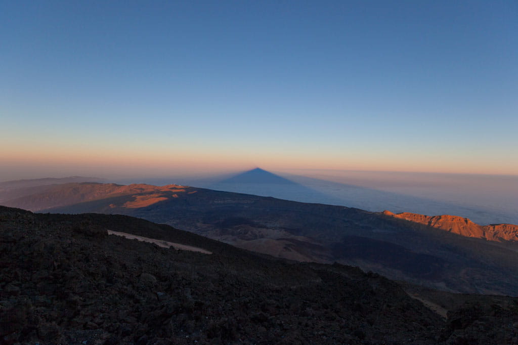 parque-nacional-teide-12-senderismo-ascenso-cumbre-sombra.jpg