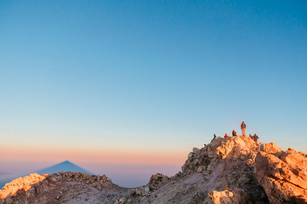 parque-nacional-teide-13-senderismo-ascenso-cumbre-sombra.jpg