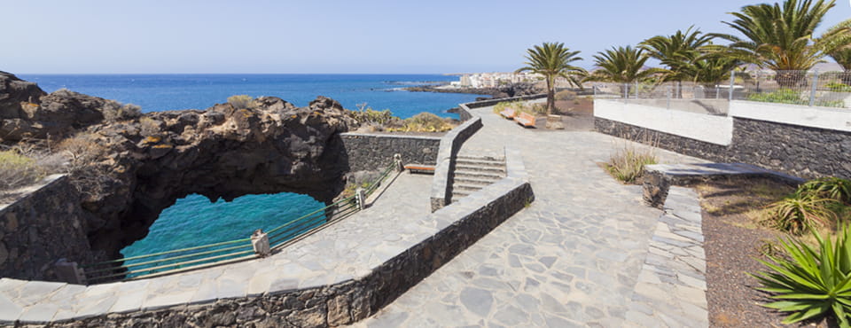 Paseo de Costa del Silencio