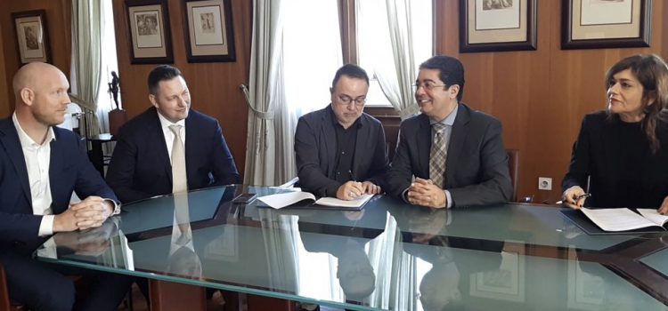 El Cabildo y Vueling anuncian un acuerdo para promocionar la Isla en España y Portugal