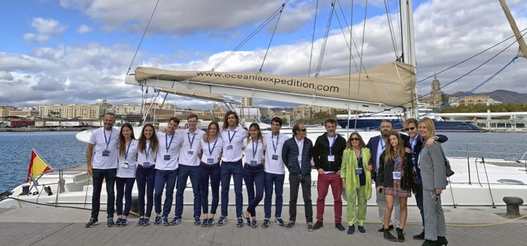 La expedición marina Oceanía de concienciación mundial sobre el medio ambiente recala en la Isla