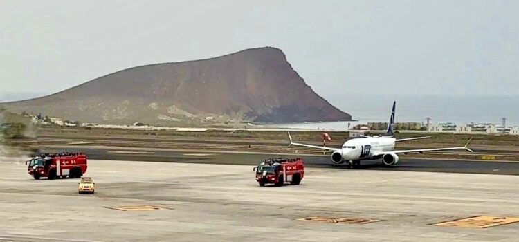 Tenerife da la bienvenida al vuelo inaugural de la ruta directa desde Varsovia operada por la aerolínea de bandera LOT Polish Airlines