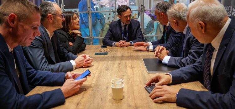Tenerife prioriza su apuesta por la sostenibilidad en los encuentros con los operadores turísticos de Fitur