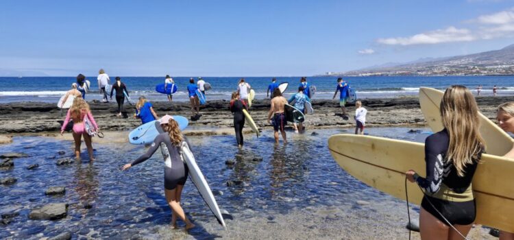 Surfing With Me inicia una expedición nacional y europea para concienciar sobre la contaminación por colillas a través del surf